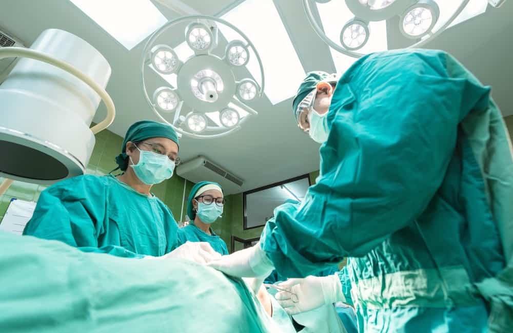 Canadian surgeons operating theatre