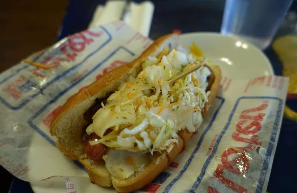 La_Banquise-Montréal-canada-food-hotdog-