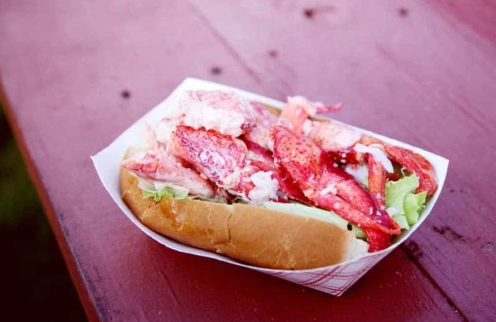 lobster-roll-canada-food-