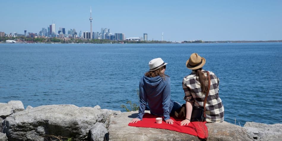 Pros and cons of living in Ontario and Toronto (1)
